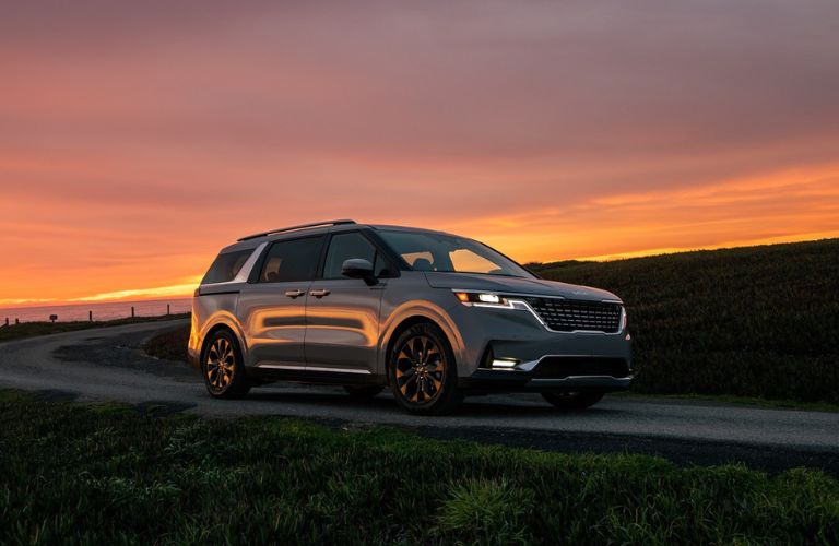 A 2022 Kia Carnival backdropped by evening sky